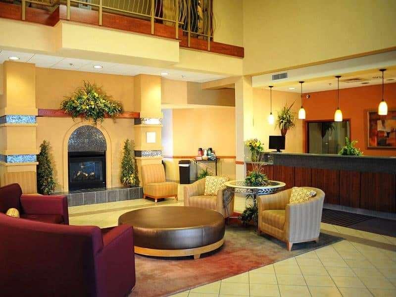 Отель La Quinta By Wyndham Springfield Airport Plaza Интерьер фото