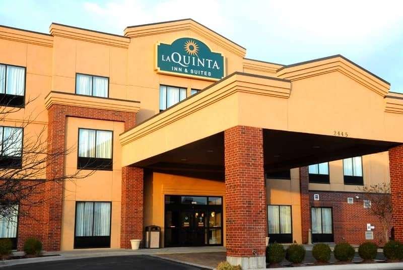 Отель La Quinta By Wyndham Springfield Airport Plaza Экстерьер фото