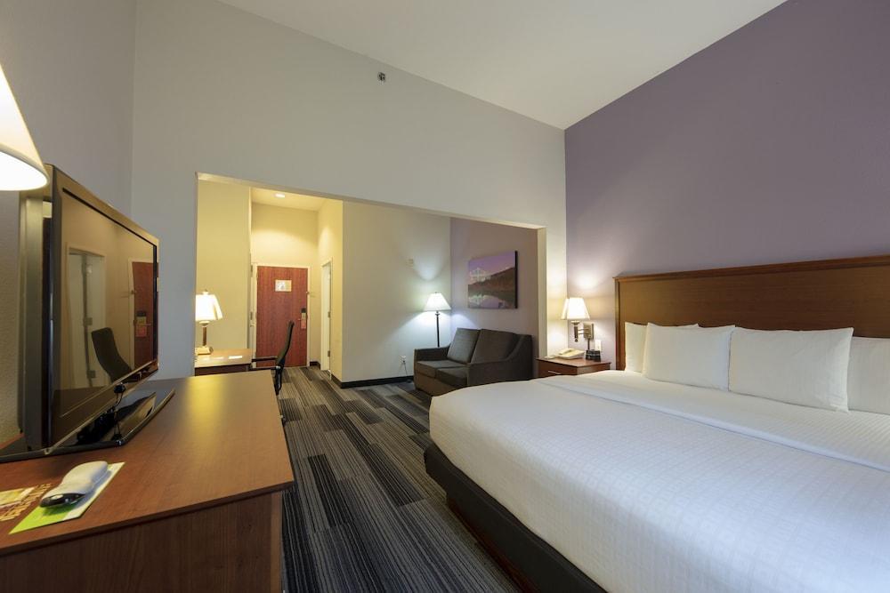 Отель La Quinta By Wyndham Springfield Airport Plaza Экстерьер фото