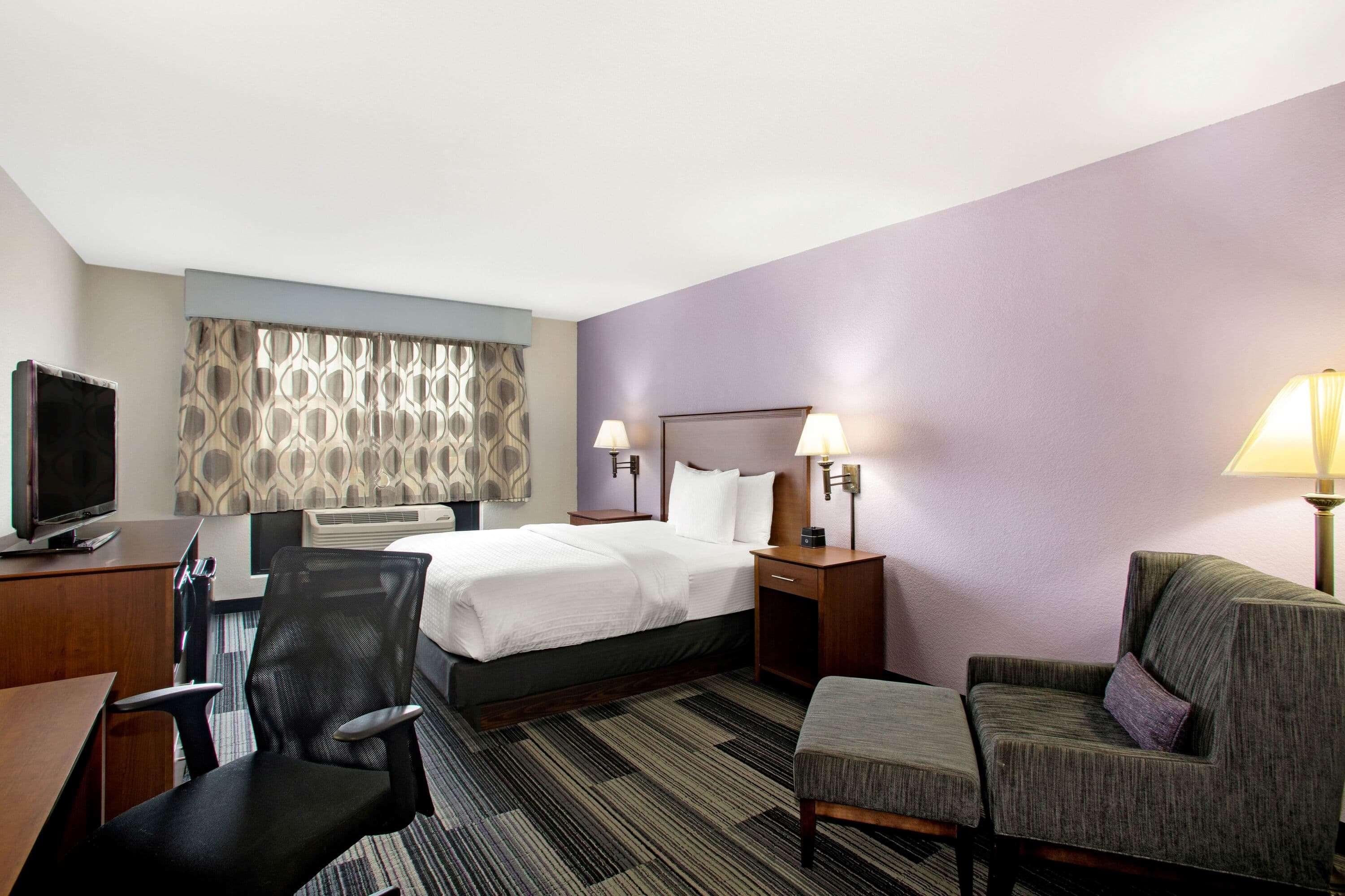 Отель La Quinta By Wyndham Springfield Airport Plaza Экстерьер фото