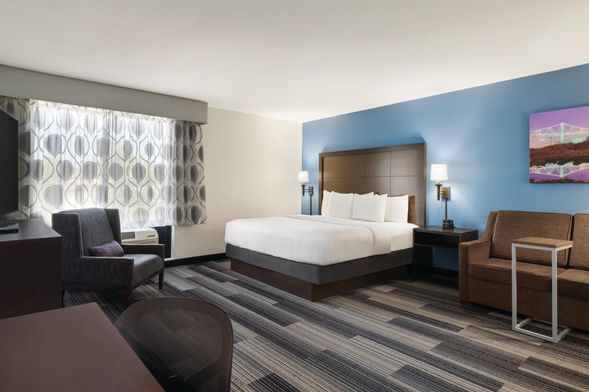 Отель La Quinta By Wyndham Springfield Airport Plaza Экстерьер фото