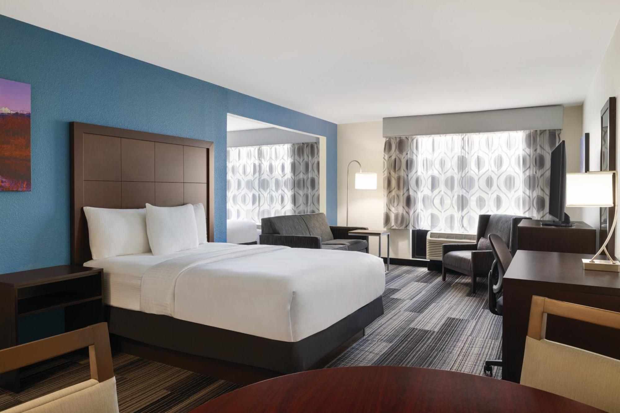Отель La Quinta By Wyndham Springfield Airport Plaza Экстерьер фото