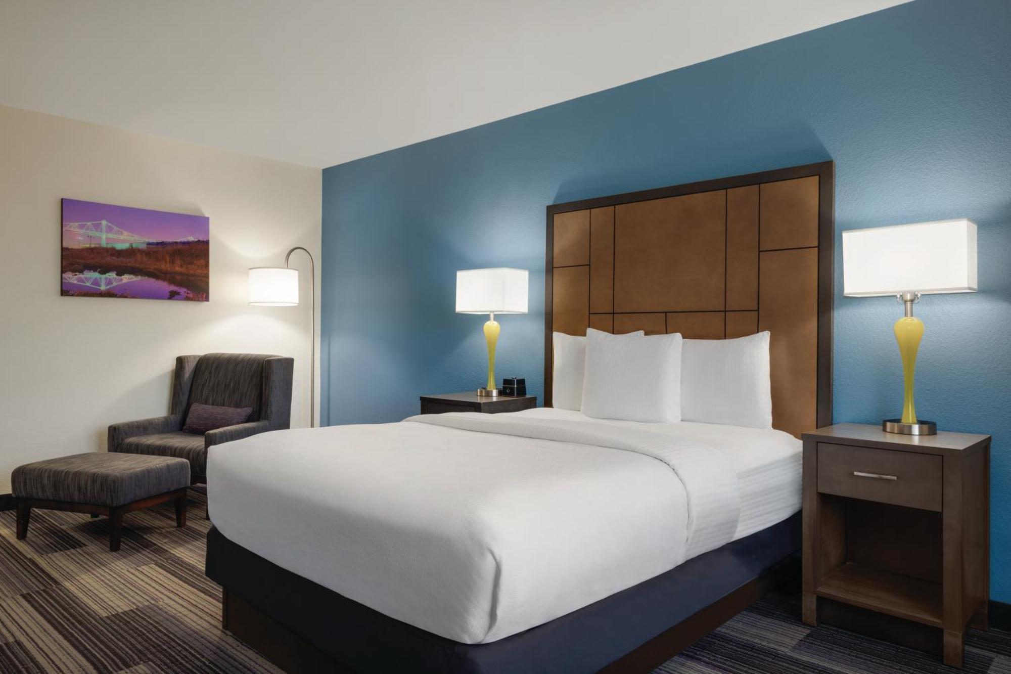 Отель La Quinta By Wyndham Springfield Airport Plaza Экстерьер фото
