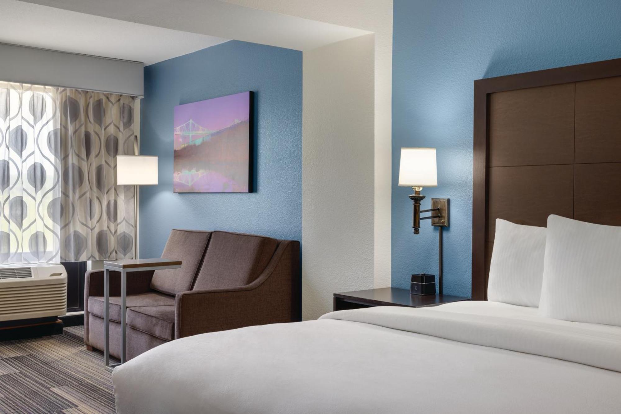 Отель La Quinta By Wyndham Springfield Airport Plaza Экстерьер фото