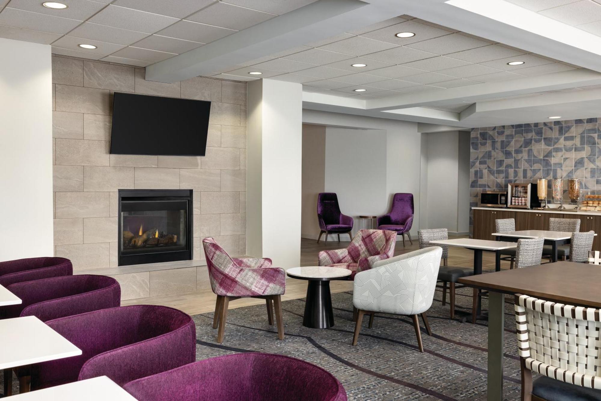 Отель La Quinta By Wyndham Springfield Airport Plaza Экстерьер фото