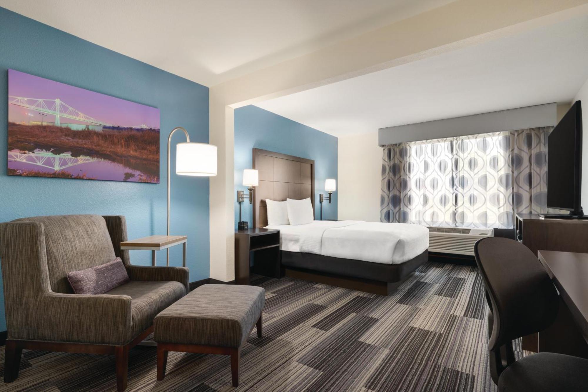 Отель La Quinta By Wyndham Springfield Airport Plaza Экстерьер фото