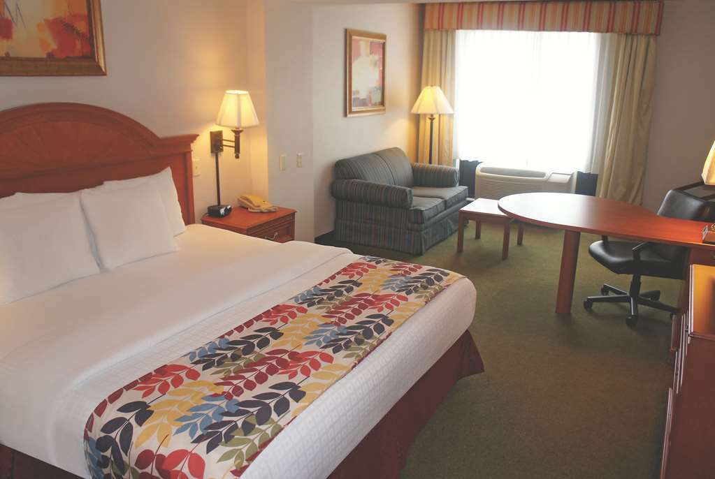 Отель La Quinta By Wyndham Springfield Airport Plaza Номер фото