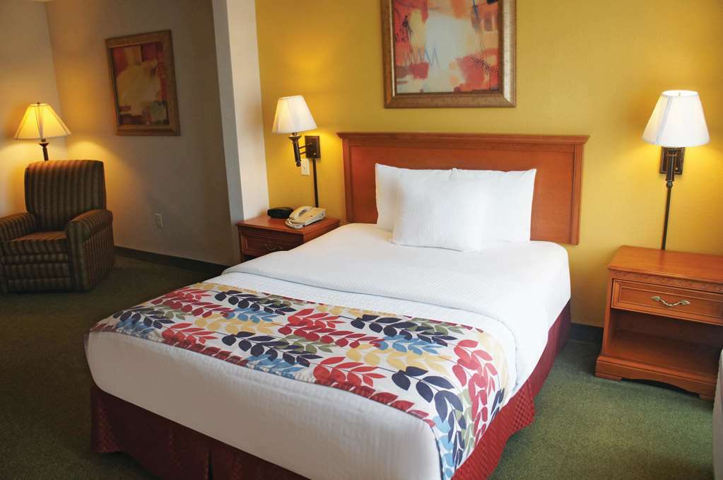 Отель La Quinta By Wyndham Springfield Airport Plaza Номер фото