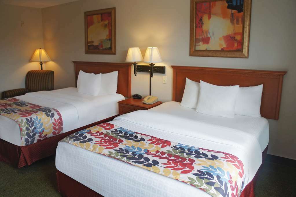 Отель La Quinta By Wyndham Springfield Airport Plaza Номер фото