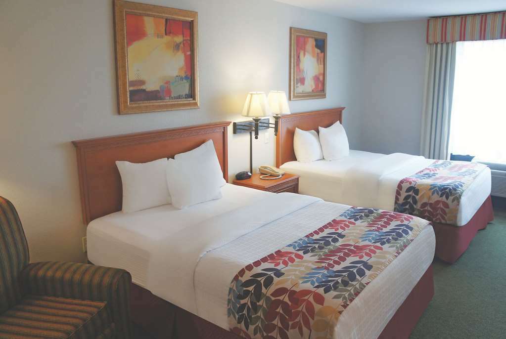 Отель La Quinta By Wyndham Springfield Airport Plaza Номер фото